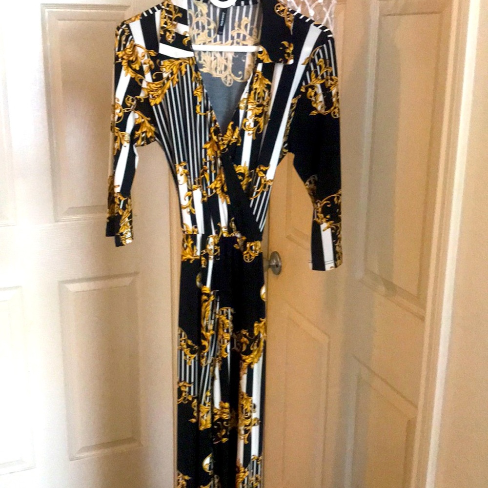 A beautiful Black/White Gold detail pantsuit